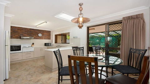 Alexander Palms - Palm Beach Accommodation 0