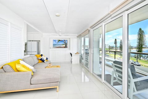 Alexandra Headland Ocean Dream - Stunning View ZA6 - Palm Beach Accommodation 1