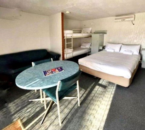 Alexandra Parklife Studio 3 - Palm Beach Accommodation 2