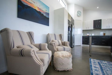 Alfra 23 - Palm Beach Accommodation 2