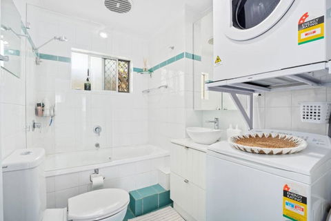 Alfred Street - Hosted By Burleigh Letting - Palm Beach Accommodation 4