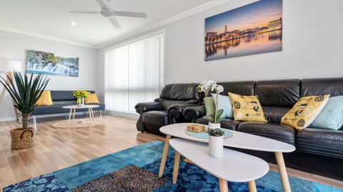 Alka Beach House - Palm Beach Accommodation 1