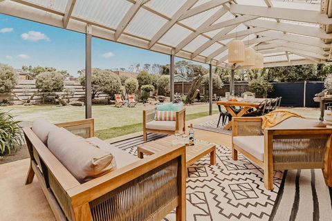 Alkira - Palm Beach Accommodation 0