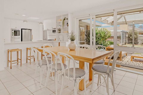 Alkira - Palm Beach Accommodation 1