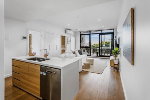 Alkira Luxe - 100m To Shops - Sleeps 4 - Palm Beach Accommodation 0