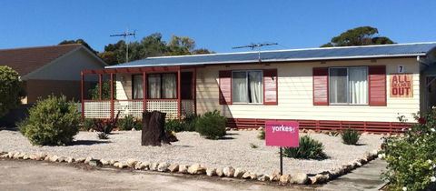 All Decked Out In Edithburgh - Palm Beach Accommodation 0