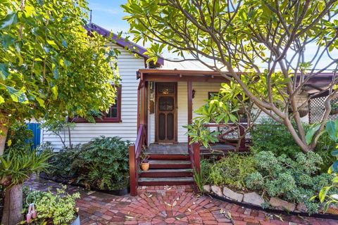 All Decked Out, Fremantle - Palm Beach Accommodation 2