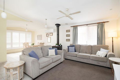 All Seasons - Palm Beach Accommodation 0