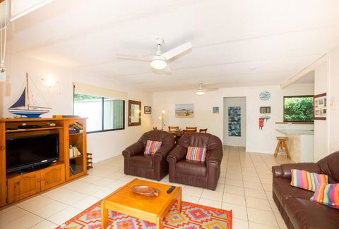 Allamanda Cottage - Close To Beach - Pet Friendly - Palm Beach Accommodation 0