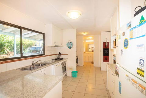Allamanda Cottage - Close To Beach - Pet Friendly - Palm Beach Accommodation 2