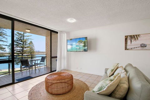 Allamanda, Unit 11, 32 Esplanade, Bulcock Beach - Palm Beach Accommodation 1