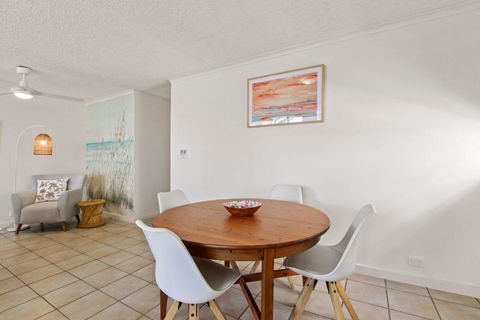 Allamanda, Unit 11, 32 Esplanade, Bulcock Beach - Palm Beach Accommodation 3