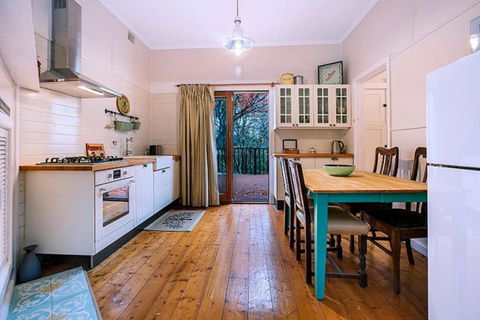 Allambee Cottage - A Place Of Rest - Palm Beach Accommodation 1
