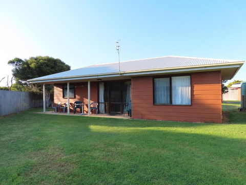 Allestree Holiday Units - Palm Beach Accommodation 4