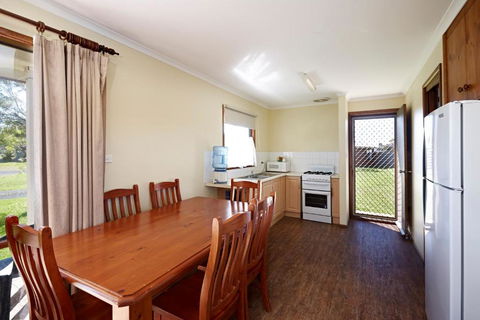 Allestree Holiday Units - Palm Beach Accommodation 1