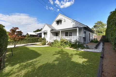 Alleura House - Palm Beach Accommodation 0