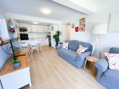 Allinga Apartment - Palm Beach Accommodation 0