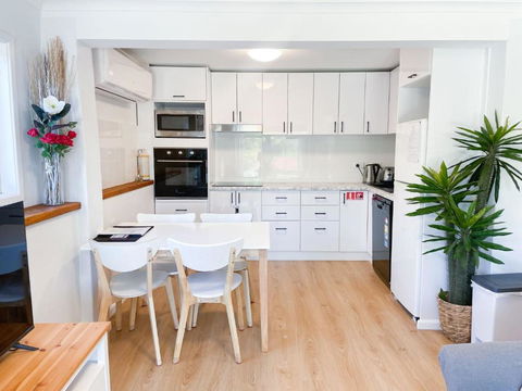 Allinga Apartment - Palm Beach Accommodation 1