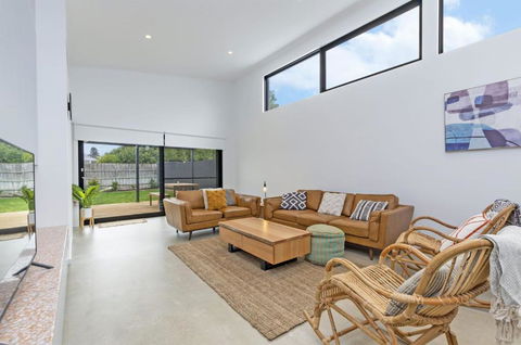 Allure - Palm Beach Accommodation 3