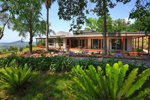 Allure - Rural Paradise - Palm Beach Accommodation 3