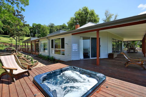 Allure - Rural Paradise - Palm Beach Accommodation 4