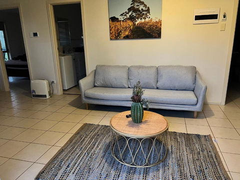 Allusion Farmstay And Vineyard Units - Palm Beach Accommodation 3