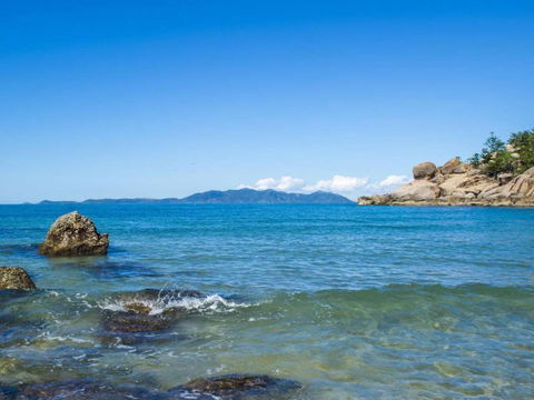 Alma Bay Holiday Unit 3 - Palm Beach Accommodation 2