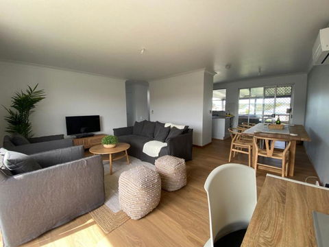 Alma Beach Haven - Palm Beach Accommodation 3