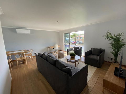 Alma Beach Haven - Palm Beach Accommodation 1