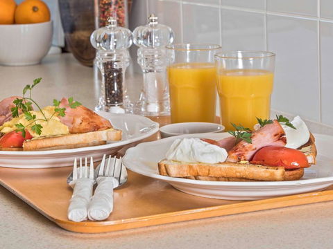 Almare Tourist Motel - Palm Beach Accommodation 4