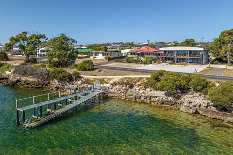 Almonta Apartments On The Water Front - Palm Beach Accommodation 1