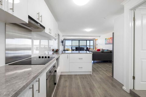 Almonta Apartments On The Water Front - Palm Beach Accommodation 0