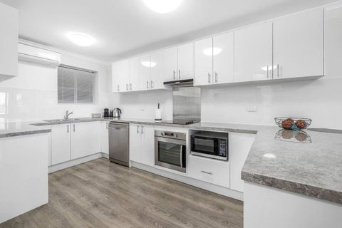 Almonta Apartments On The Water Front - Palm Beach Accommodation 2