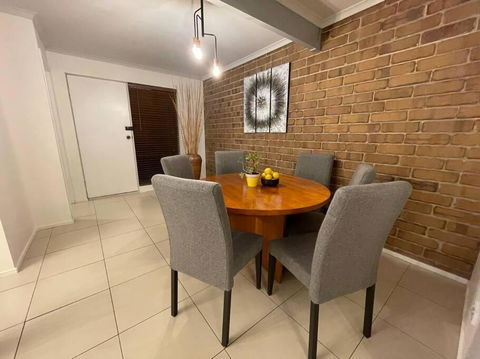 Aloha Adelaide - Palm Beach Accommodation 4