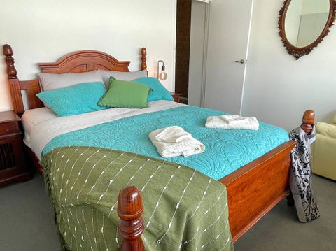 Aloha Adelaide - Palm Beach Accommodation 0