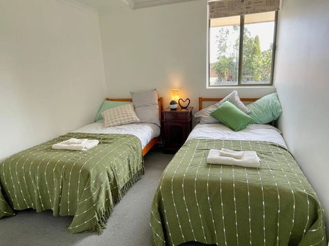 Aloha Adelaide - Palm Beach Accommodation 2