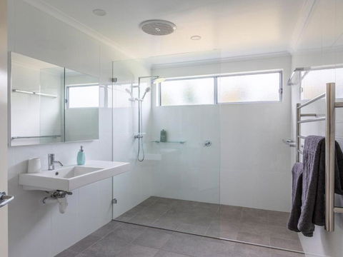Aloha - Palm Beach Accommodation 4