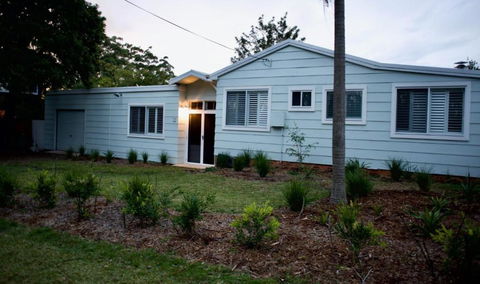 Alora Cottage - Palm Beach Accommodation 0