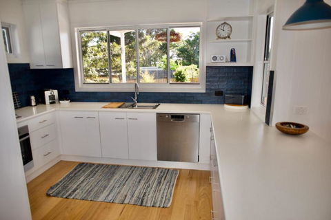 Alora Cottage - Palm Beach Accommodation 3