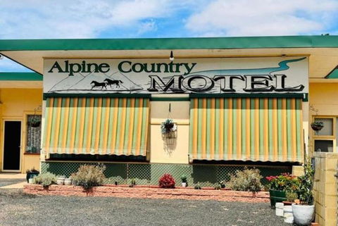 ALPINE COUNTRY MOTEL Plus FREE COFFEE - Palm Beach Accommodation 0