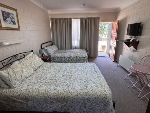ALPINE COUNTRY MOTEL Plus FREE COFFEE - Palm Beach Accommodation 4