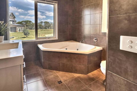 Alpine Edge - Palm Beach Accommodation 4