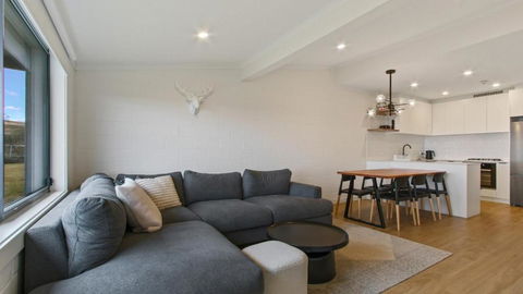 Alpine Heights 9 - Palm Beach Accommodation 1