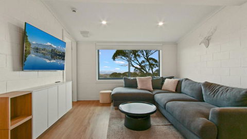 Alpine Heights 9 - Palm Beach Accommodation 0