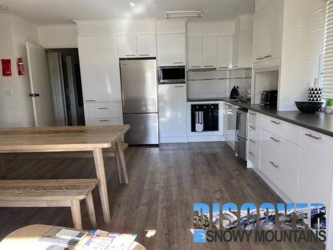Alpine Mountain View 3 - Jindabyne - Palm Beach Accommodation 4