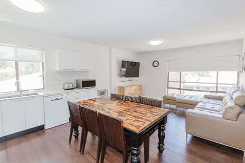 Alpine Mountain View 34 - Palm Beach Accommodation 2