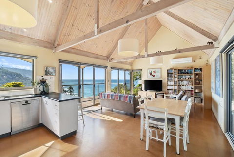Altair - Palm Beach Accommodation 0