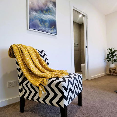 Altona Entire 3 Bedrooms House - Palm Beach Accommodation 2
