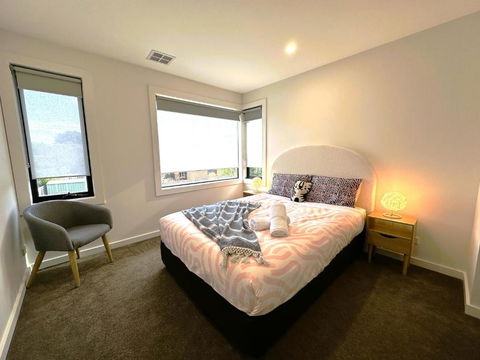 Altona Entire 3 Bedrooms House - Palm Beach Accommodation 3