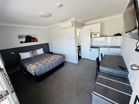Altona Motel - Palm Beach Accommodation 4